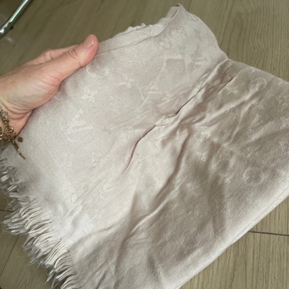 Authentic Louis Vuitton vintage scarf - Picture 5 of 15